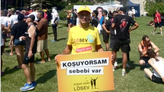 Koşar Adım LÖSEV Gönüllüleri, Eskişehir Yarı Maratonu’nda umut için koştu