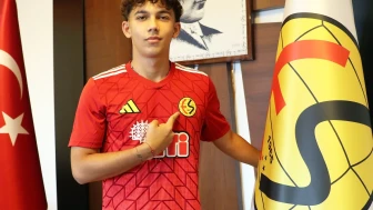 Eskişehirspor, Genç Yetenek Ozan İsmail Cörüt ile Profesyonel Sözleşme İmzaladı