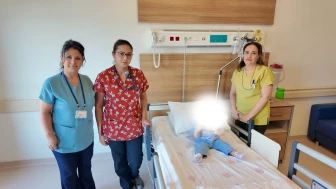 8 Aylık Bebeğin Böbreğinden 15 Milimetrelik Taş Çıkarıldı