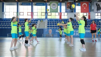 Odunpazarı’nda Yaz Voleybol Okulu’na İlgi