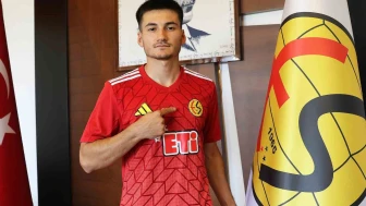 Eskişehirspor, 22 yaşındaki sağ bek Emre Koskor ile anlaştı