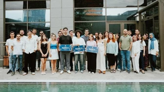 Anadolu Üniversitesi’nden Ataer Koçak, İş Sağlığı Afişiyle Türkiye İkincisi Oldu