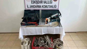 Eskişehir’de Kaçak Kazı Yapan 3 Şüpheli Suçüstü Yakalandı