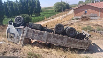 Kütahya’da Kamyon Devrildi: 1 Yaralı