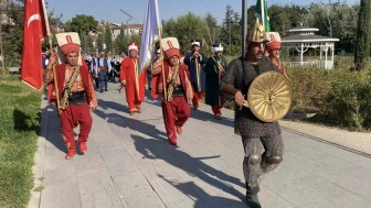 Mehteran eşliğinde Yörük Yürüyüşü büyük ilgi gördü