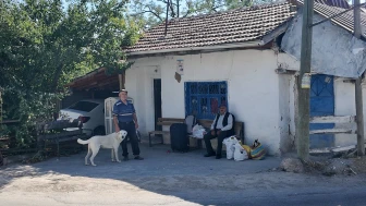 Eskişehir Seyitgazi’de 60 Yıllık Bakkal Zamana Direniyor