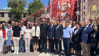 İYİ Parti, Eskişehir’in Kurtuluşunun 103. Yılında Atatürk Heykeli Önünde Tören Düzenledi