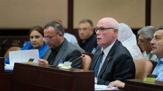 Kazım Kurt’tan AK Parti Grubu'na kritik soru: "Hangisine izin verdiniz?"