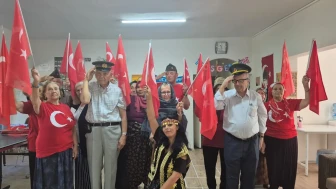 Kıdemli Vatandaşlardan 30 Ağustos’a Anlamlı Kutlama