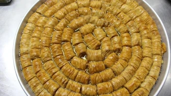 Kocakarı Gerdanı tatlısı pratik nasıl yapılır? Gelinim Mutfakta Karadeniz Kocakarı Gerdanı tatlısı tarifi!