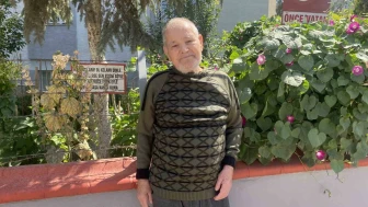 Bayram amcanın özlü sözlerle dolu bahçesi dikkat çekiyor