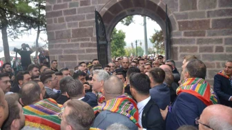 Ertuğrul Gazi Türbesi Önünde Yumruklu Kavga