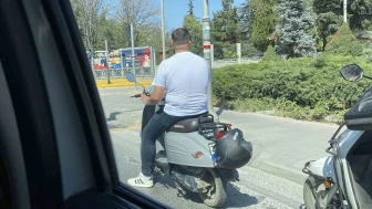 Eskişehir’de Akılalmaz Manzara: Kask Başta Değil Plakada