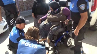47 Yıldır Yürüyemeyen Zeynep’e Polisler Yeni Sandalye Aldı