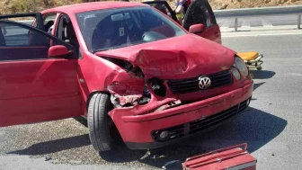 Bilecik’te Kontrolden Çıkan Otomobil Bariyerlere Çarptı: 1 Yaralı