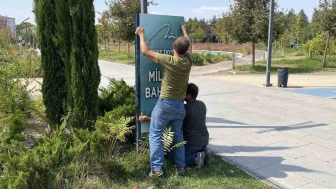 Millet Bahçesi’ndeki Tabelalar Yenilendi