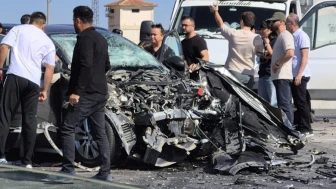 Eskişehir-Ankara yolunda kamyonet ile otomobil çarpıştı: 5 yaralı