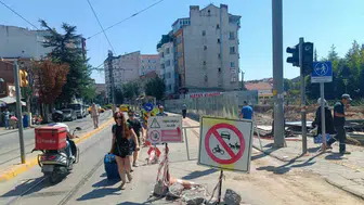 Eskişehir’de Halkevi İnşaatı Yayalar İçin Risk Oluşturuyor