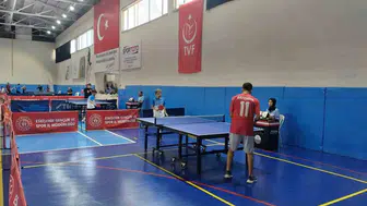 Eskişehir’de çocuklar 30 Ağustos için masa tenisiyle ter döktü