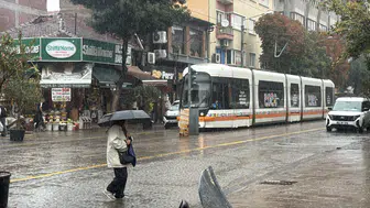 Eskişehir’de Sağanak Yağış Etkili Oldu, Sıcaklıklar Düştü