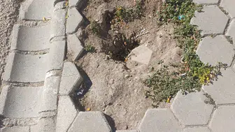 Engelli Vatandaşlar Bozulan Kaldırımı Kullanmakta Zorlanıyor