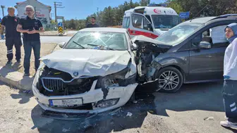 Eskişehir’de İki Araç Çarpıştı: 3’ü Çocuk 7 Yaralı