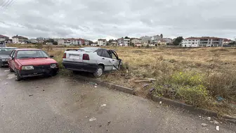 Aracını tarlada buldu, çarpıp kaçan sürücüye böyle seslendi