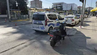 Eskişehir’de Elektrikli Bisiklete Otomobil Çarptı: Kaçtı
