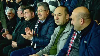 Vali Yılmaz, Eskişehirspor’un maçını tribünden takip ediyor