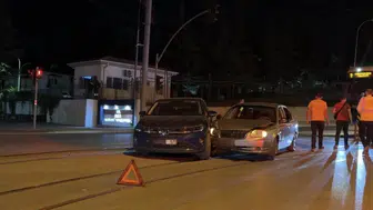 Eskişehir’de İki Otomobil Çarpıştı: 2 Yaralı