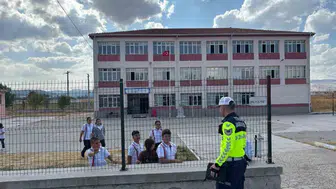 Eskişehir’de okul çevrelerinde jandarmadan geniş kapsamlı denetim