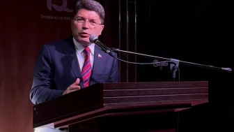 Yılmaz Tunç: "Bayrak İndirme Olayıyla İlgili Gözaltı Süreçleri Devam Ediyor"