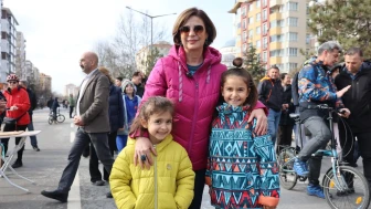 Eskişehir’de Sokaklar Araçlardan Arındı, Vatandaşlar Sokaklara Çıktı