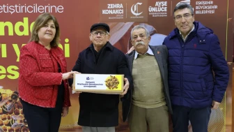 Büyükşehir Belediyesi İlçelere Fondan Arı Yemi Desteğini Sürdürüyor