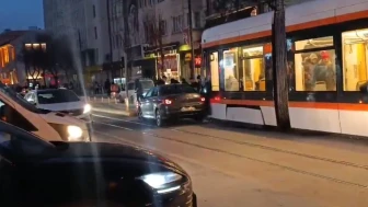 Eskişehir’de Tramvay Kazasında Otomobilde Maddi Hasar Oluştu
