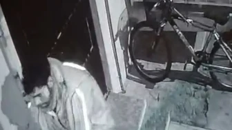 Apartman Balkonundaki Hırsızlık Anbean Kaydedildi: Ekipmanları Böyle Çaldı