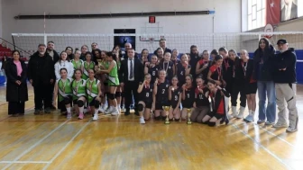 Bilecik’te Voleybolun Yıldızları Kupalarına Kavuştu