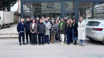 Eskişehir'de Aynı Sıraların Öğrencileri 24 Yıl Sonra Buluştu