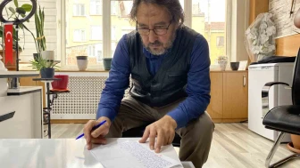 Kaybolan Telefonu İçin Şiir Yazdı: “Yanarım”