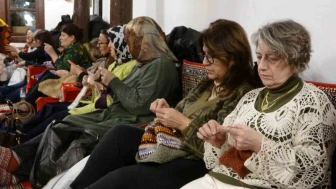 Kütahya’da “Örgünü Al da Gel” Etkinliği Kadınları Bir Araya Getirdi