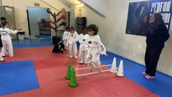 Porsuk Spor Salonu’nda Taekwondo Eğitimleri Sürüyor