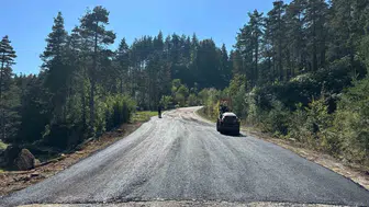 Bıçkıyanı ve Topuk Yaylası arasındaki ulaşım hattında asfalt yenileme mesaisi