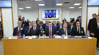 Bütçe görüşmelerinde fon krizi gerilimi: Cevdet Yılmaz'dan Erhan Usta'ya sert yanıt