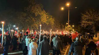 Çanakkale sokakları Cumhuriyet'in 103'üncü yılı için meşalelerle aydınlandı