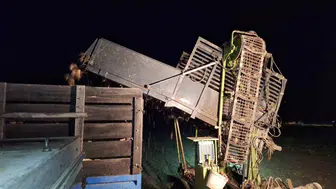 Erzincan ovasında pancar hasadında yağmurla yarışan çiftçiler gece mesaisine geçti