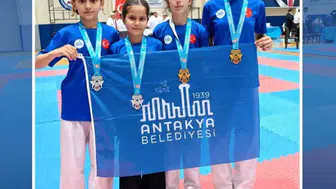 Antakya Belediyesi karatecileri Gaziantep'ten 12 madalyayla döndü