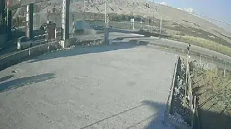 Malatya-Sivas kara yolunda şiddetli çarpışma: Güvenlik kamerası kaza anını saniye saniye kaydetti