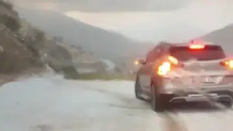 Pütürge'de aniden bastıran dolu yağışı ulaşımı durma noktasına getirdi
