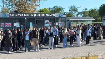 Bandırma Onyedi Eylül Üniversitesi'nde ders saatleri ulaşımı kilitledi