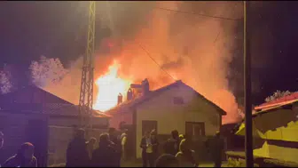 Bolu'da bir evde başlayan yangın dört yapıyı ve traktörü yuttu